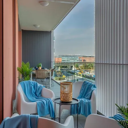 Riverside - Stunning View - Large And Brand New *