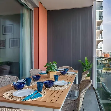 Riverside - Stunning View - Large And Brand New